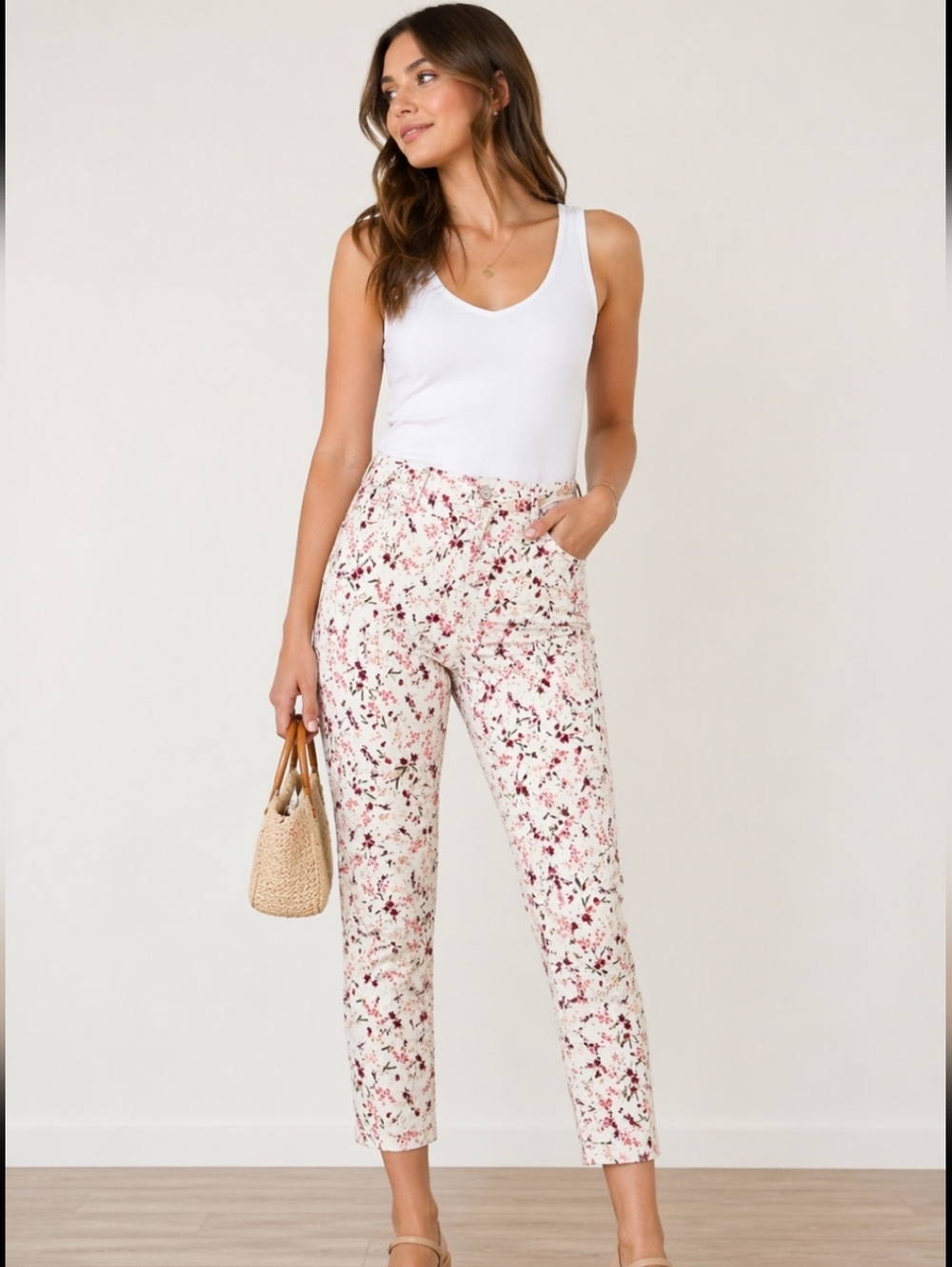 Chicos Brigitte White Floral Spandex Blend Pull-on Capri Pants Sz 2.5P (L/16)